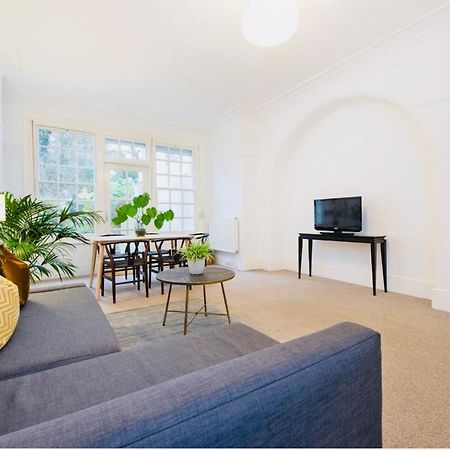 Spacious & Charming Garden Flat -Zone 2- Great For Central London Access 외부 사진