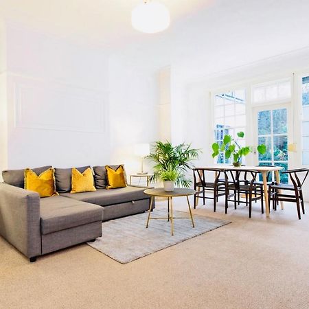 Spacious & Charming Garden Flat -Zone 2- Great For Central London Access 외부 사진