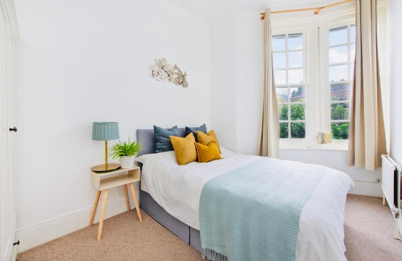 Spacious & Charming Garden Flat -Zone 2- Great For Central London Access 외부 사진